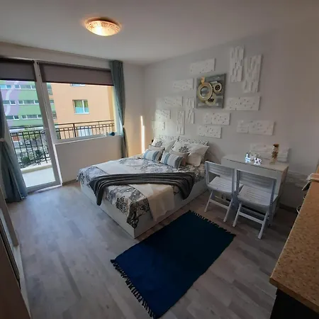 Apartment With Pool View, Sunny